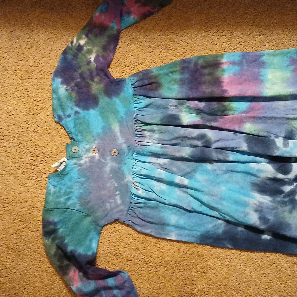 Button Back Toddler Tie-Dye Long Sleeve Size 2, Cotton. - Picture 3 of 3